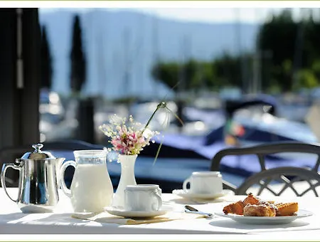 Bella & Restaurant With Private Dock For Mooring Boats Hotel 4*