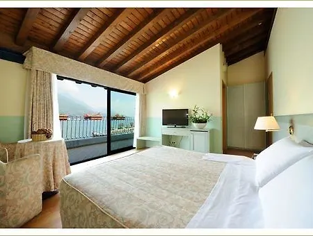 Hotel Bella & Restaurant With Private Dock For Mooring Boats San Felice del Benaco