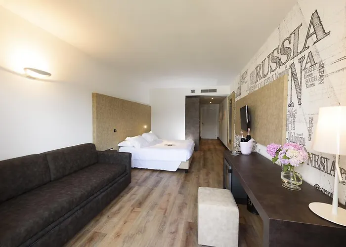 Hotel Bella & Restaurant With Private Dock For Mooring Boats San Felice del Benaco