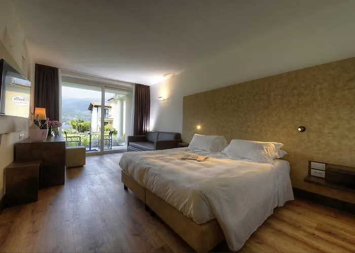 Hotel Bella & Restaurant With Private Dock For Mooring Boats 4*