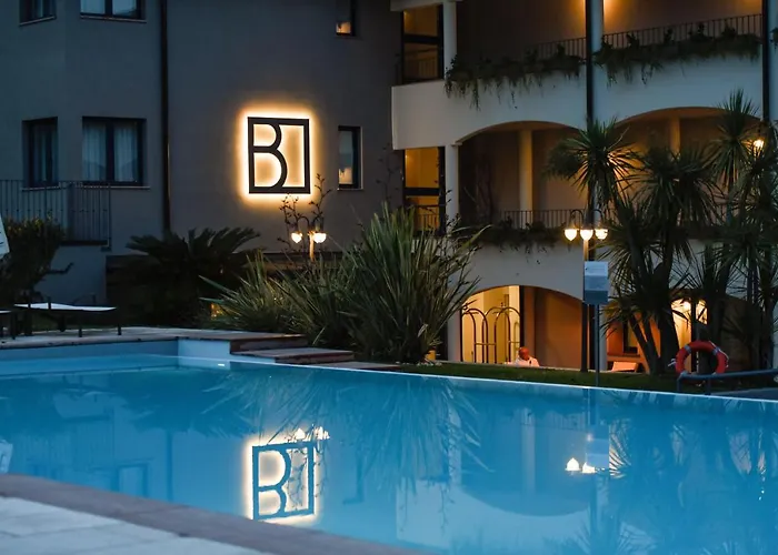 Hotel Bella & Restaurant With Private Dock For Mooring Boats 4*