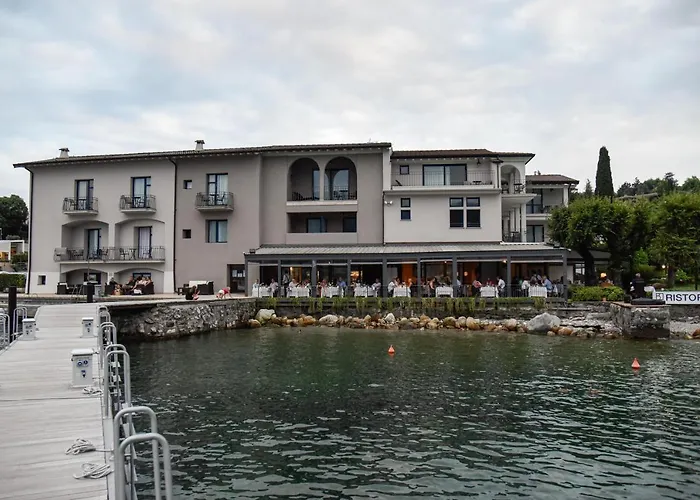 Bella & Restaurant With Private Dock For Mooring Boats San Felice del Benaco
