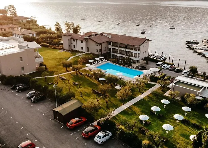 Bella & Restaurant With Private Dock For Mooring Boats Hotel