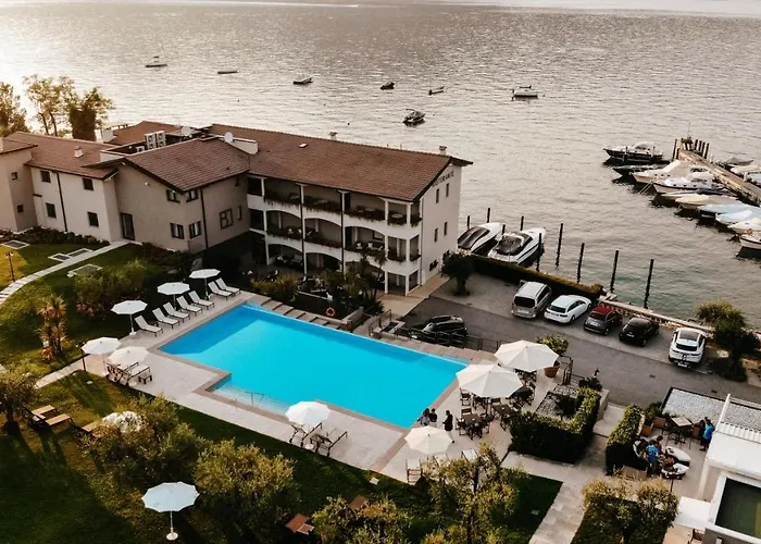 Bella & Restaurant With Private Dock For Mooring Boats San Felice del Benaco