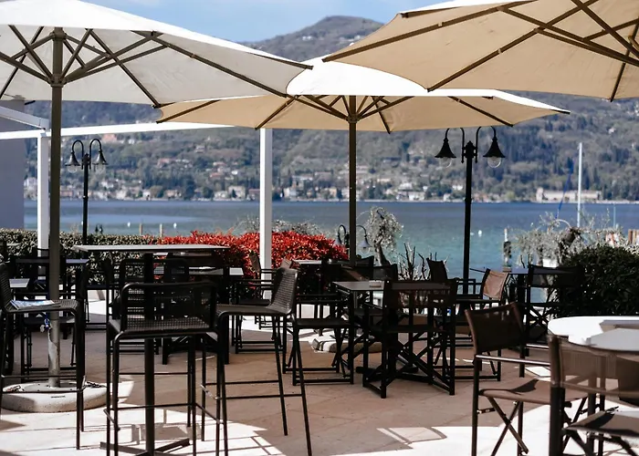 Bella & Restaurant With Private Dock For Mooring Boats San Felice del Benaco