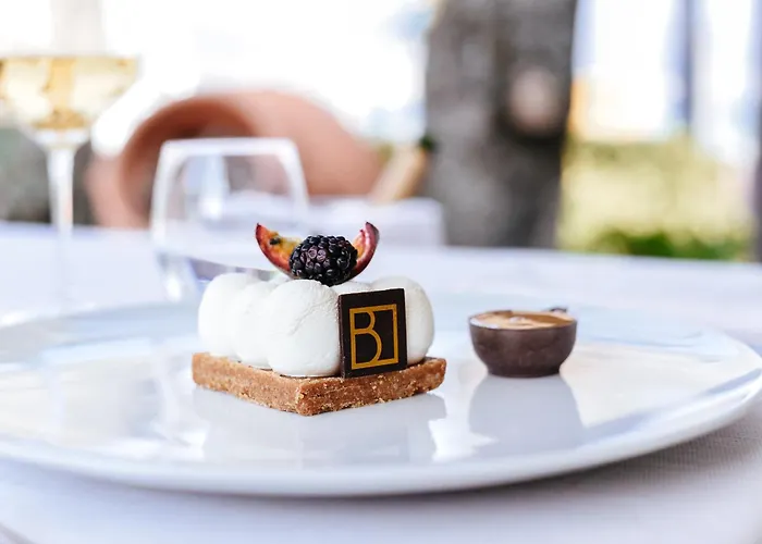 Bella & Restaurant With Private Dock For Mooring Boats 4*