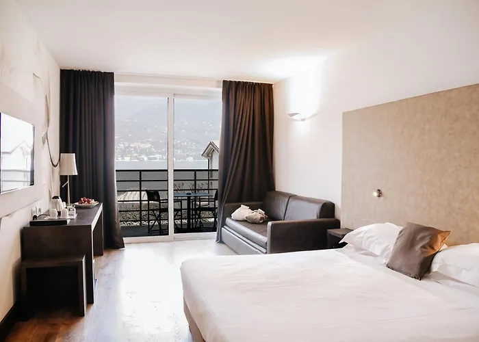 Bella & Restaurant With Private Dock For Mooring Boats 4* San Felice del Benaco