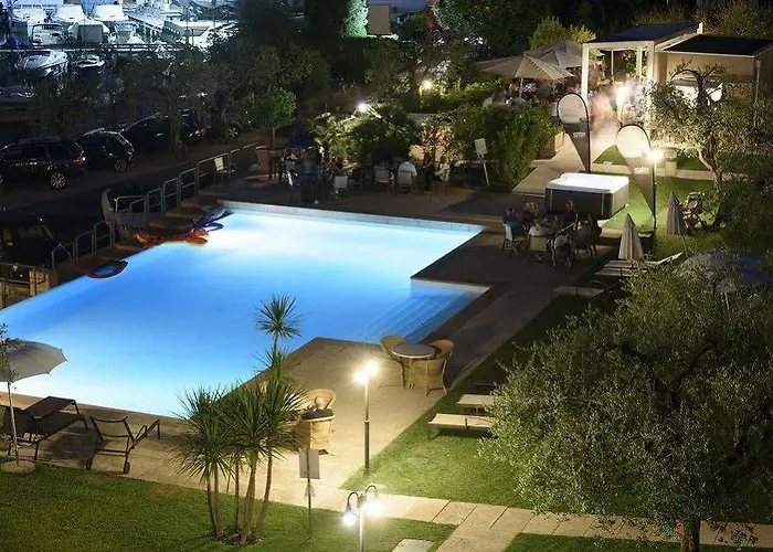 Bella & Restaurant With Private Dock For Mooring Boats Hotel 4*