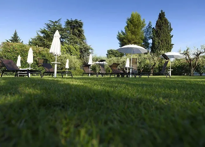 Bella & Restaurant With Private Dock For Mooring Boats Hotel San Felice del Benaco