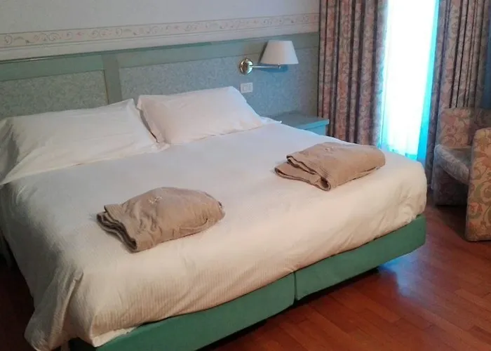 Bella & Restaurant With Private Dock For Mooring Boats Hotel 4*