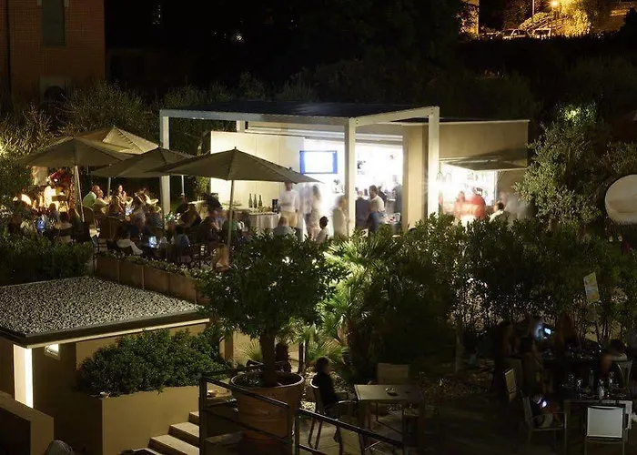 Bella & Restaurant With Private Dock For Mooring Boats Hotel San Felice del Benaco