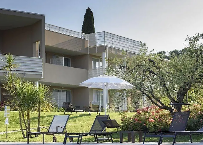 Bella & Restaurant With Private Dock For Mooring Boats Hotel San Felice del Benaco