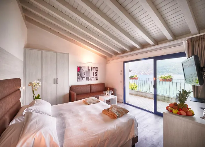 Bella & Restaurant With Private Dock For Mooring Boats Hotel 4*